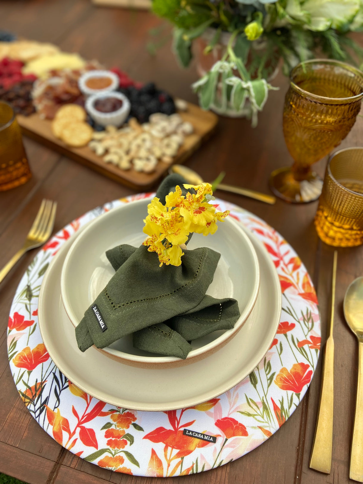 Servilleta de lino con deshilado en "verde militar"